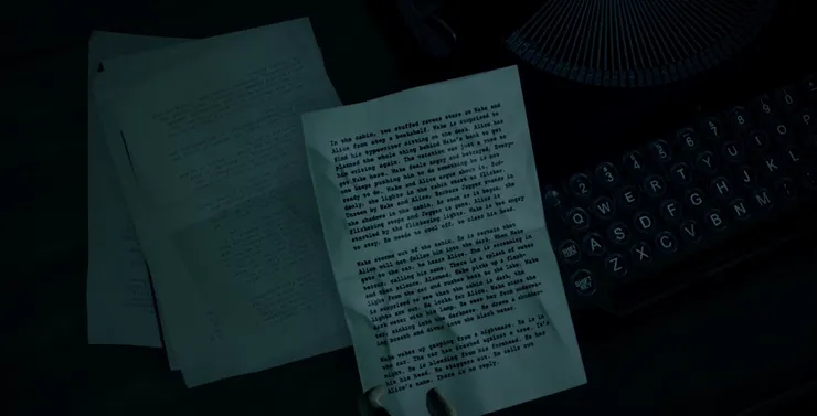 原稿如碎裂的鏡面，每一頁都映出他無法逃離的命運。當故事開始運轉，作者也被寫進了結局之中。