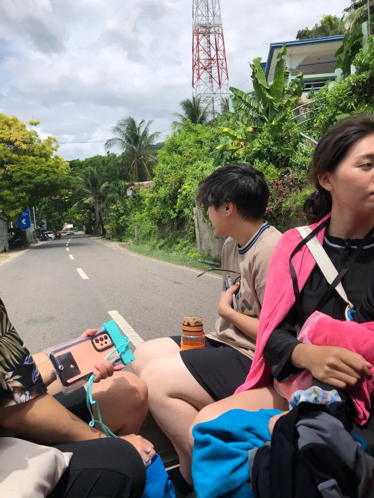 比吉普尼更簡陋的車,超危險哈哈。蘇米龍-歐斯路