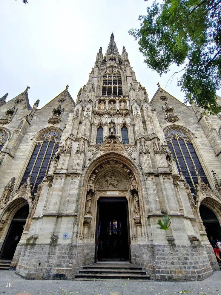 【這才是聖穆里斯教堂的正門】