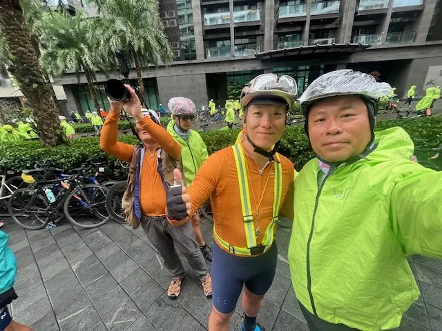 與前隊長Johnny合照，他還不知道我把他的喝醉照po上來了