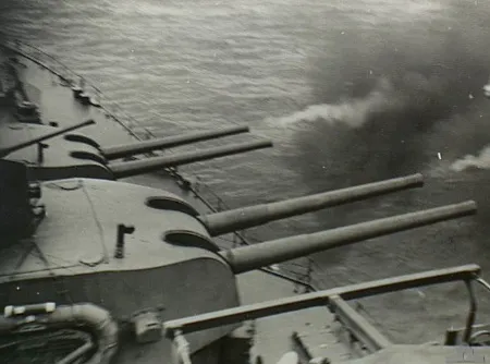 前砲塔開火的什羅普郡號