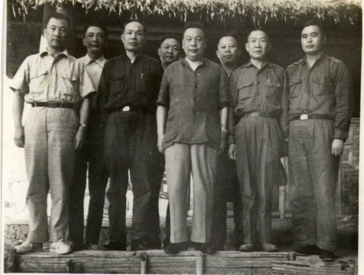 1960年12月蔣經國視察柳部，前左二為柳元麟。台灣的那些雞毛蒜皮 取自國史館