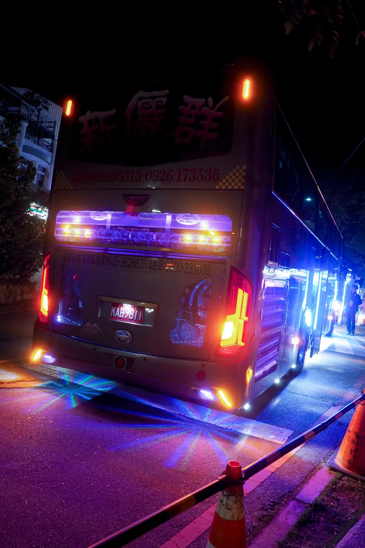 不愧是光節，連接駁車都如此蝦趴！