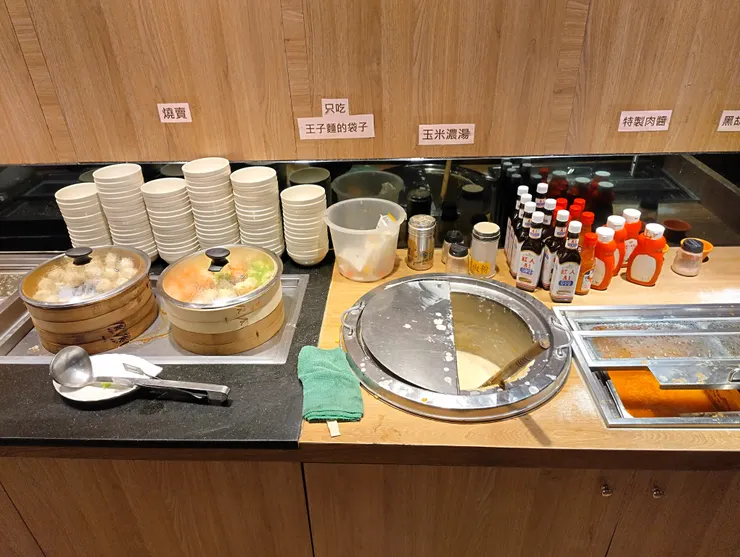 燒賣 玉米濃湯 牛排醬