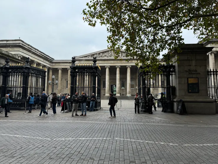 一早已經有等待入場的人潮