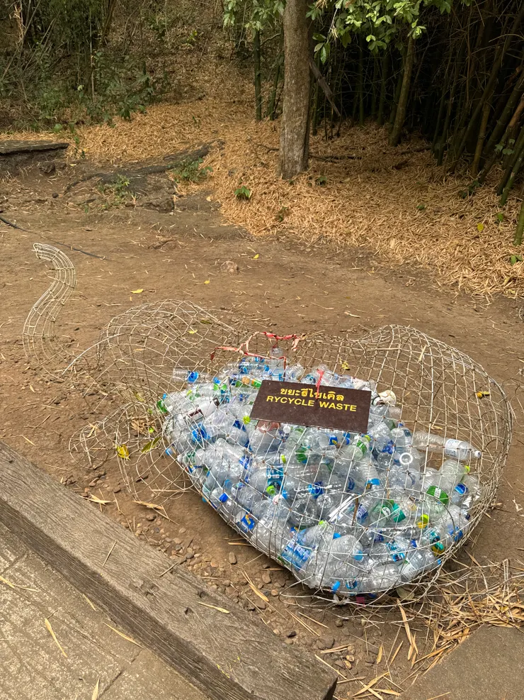 可愛的大象造型寶特瓶回收箱