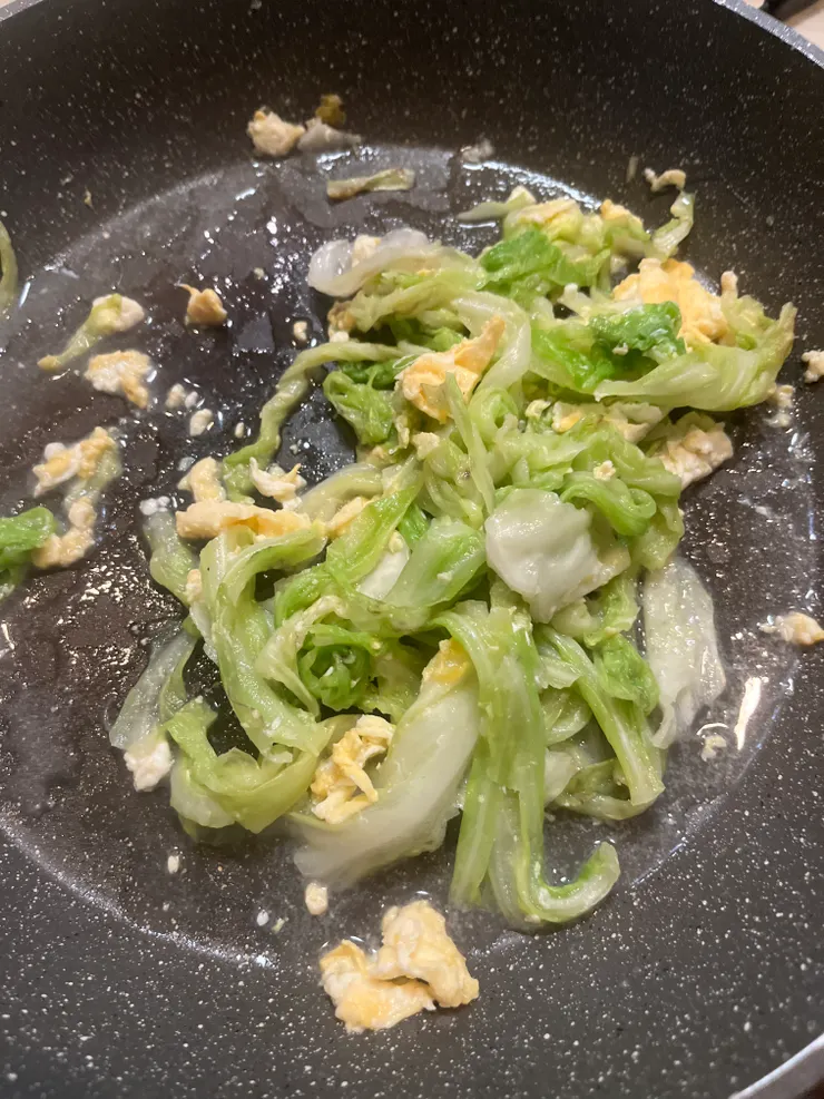 我煮的健康宵夜！吃到一半才想到要拍 看起來有點噁心搜哩