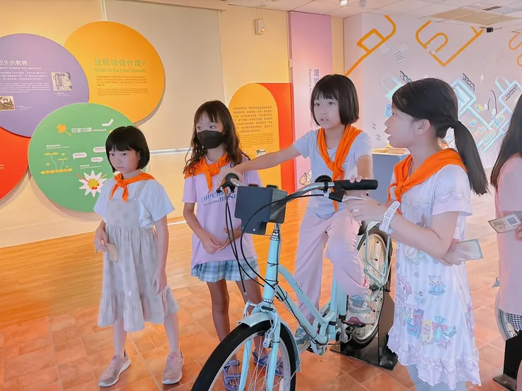 台南市兒童科學館參觀時空旅行主題展:上華蒙特梭利實驗教育機構的AI科技探索之旅