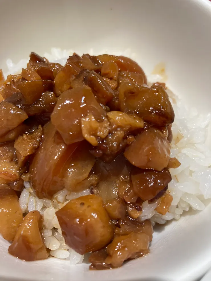 油亮亮的古早味肉燥飯