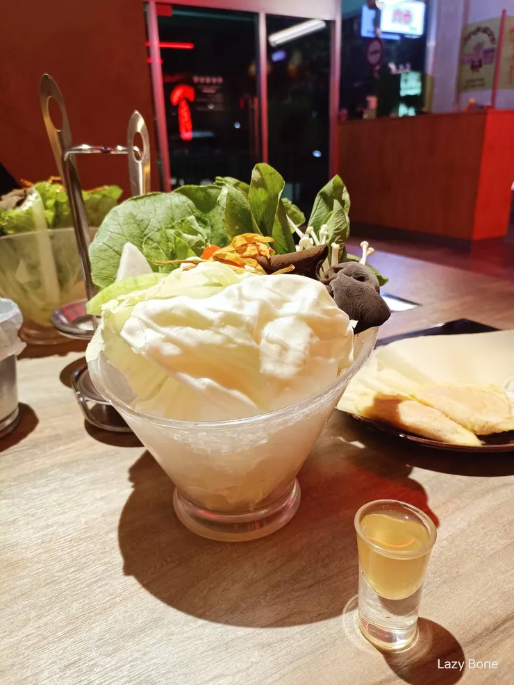 肉吞俱樂部的菜盤