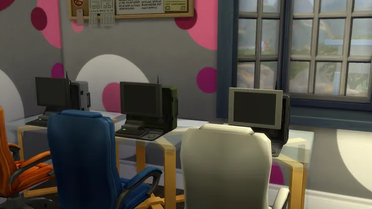 我覺得那些模擬鄰居很沒禮貌,常會擅自進去主人房玩電腦,應該是寫程式的人沒加這方面的設定。這房間算是招呼客人的地方,所以擺放了多台電腦,不准再進來我的房間了!