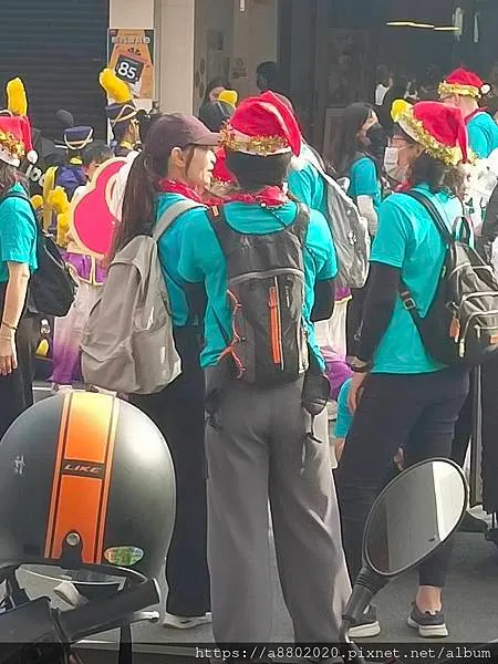 凝望著榆的背影