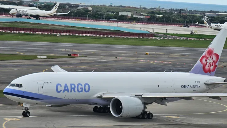 華航波音B777貨機上的台灣地圖全都不見了!有點可惜!