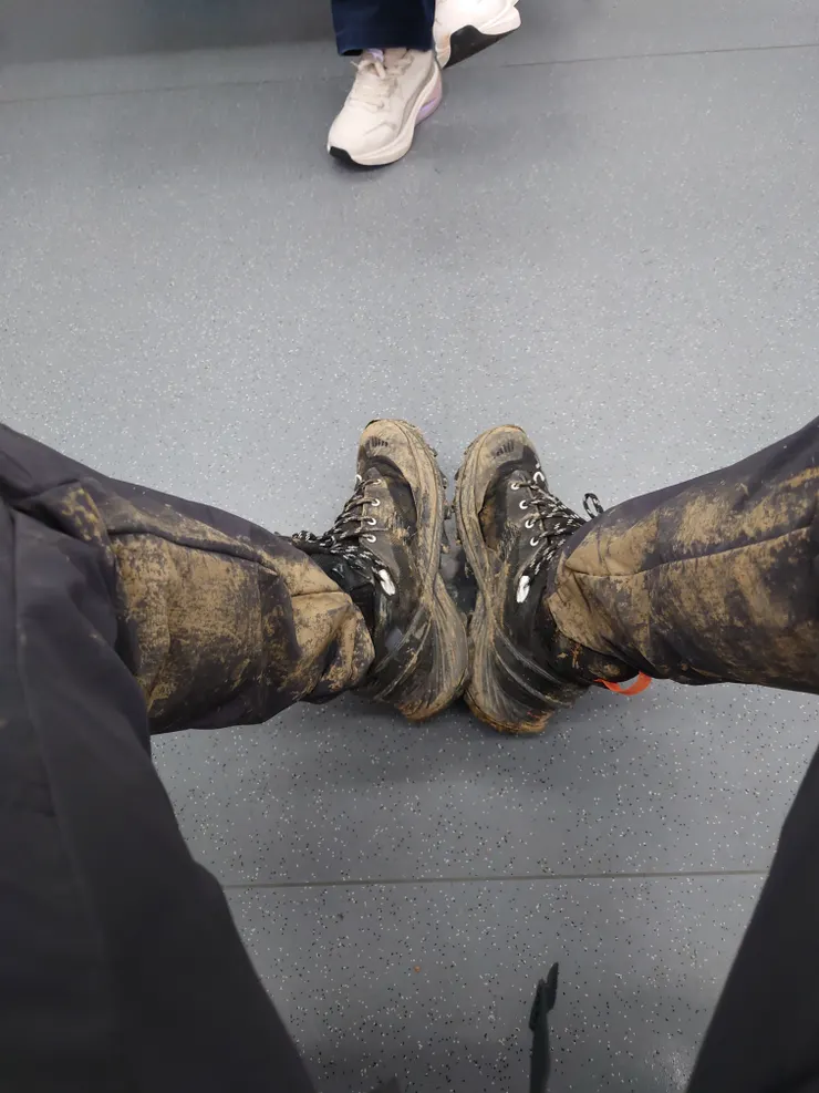 不曾意料到這趟玩泥巴如此嚴重，我滑倒1次