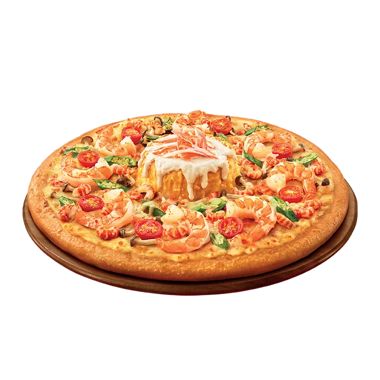 巨蝦王火山批配蟹棒酸忌廉熔岩醬 火山造型的手拉薄餅金黃酥脆，鋪滿鮮甜巨蝦、小龍蝦、秋葵、車厘茄及本菇等，口感非常豐富！而火山批上最搶眼的當然是猶如隨時「爆發」的酸忌廉熔岩醬，隨著熔岩醬的流動，誘人滋味於空氣間散發，再灑上滿滿的蟹棒絲，每一口都能品嚐到大海的鮮味！ 推廣期間凡購買火山批會附送可愛Pokémon造型插牌（1套3款，隨機發送一款），而經外賣訂購更會以Pokémon主題Pizza盒盛載！ 購買超爆發火山批套餐（2-3人套餐或4-5人套餐），更加送寶可夢集換式卡牌遊戲「Pikachu特典卡」1張，以及朱&紫擴充包「超電突圍」1包！！