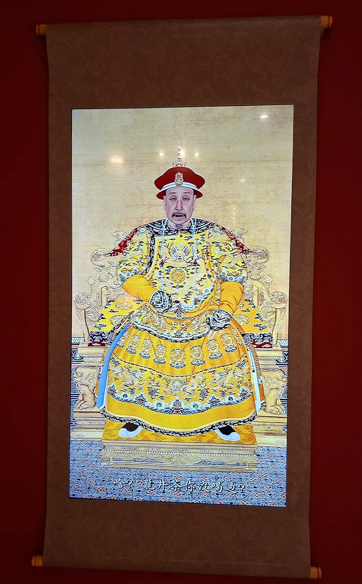 這個乾隆帝看起來很 AI