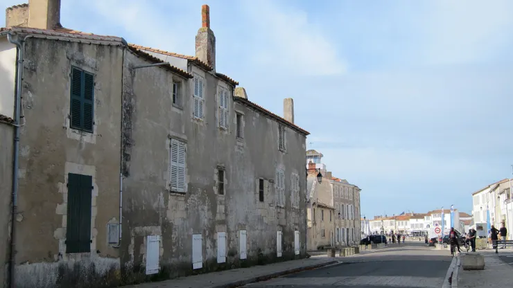 進入雷島 聖馬丁鎮(Saint Martin en Ré)