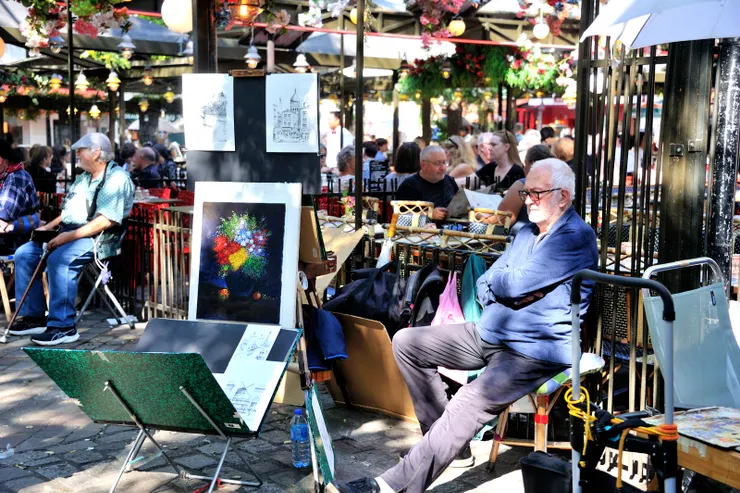 【特爾特廣場仍浮漾著雷諾瓦光影！蒙馬特是雷諾瓦多幅名作如《煎餅磨坊的舞會》、《鞦韆》的創作地點與靈感來源。 他透過描繪蒙馬特的日常生活和社交場景，捕捉了該地區的活力與光影。 蒙馬特也因他而成為一個重要的藝術家聚集地。】