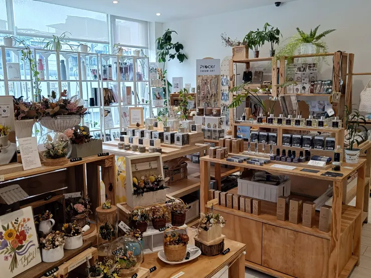 二樓也有賣文具及生活選物