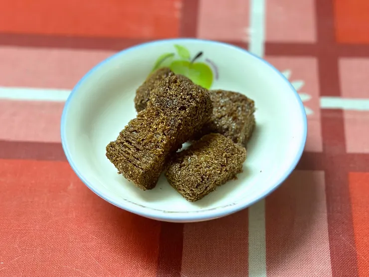 黑糖很甜但意外沒有太甜，加上烤得鬆化香脆的麵包乾，作為小食絕對一流！