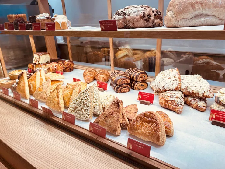 看起來超好吃的司康和可頌