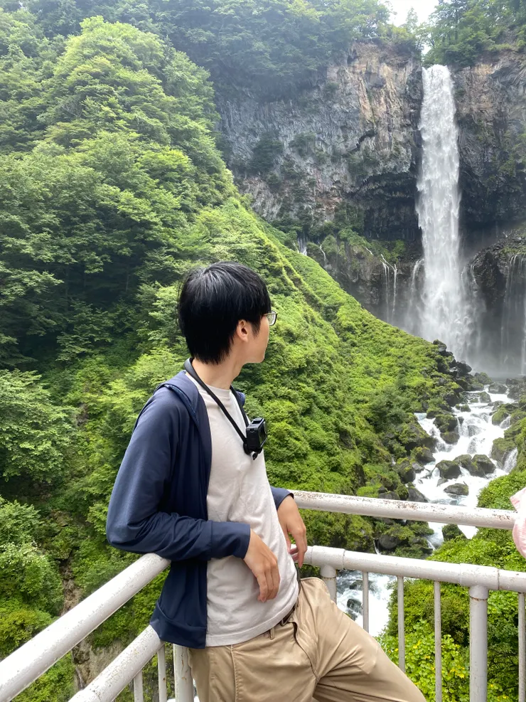 君子品德如水,見瀑布之「壯」,感受到一種頂天立地、剛毅不屈的生命力!