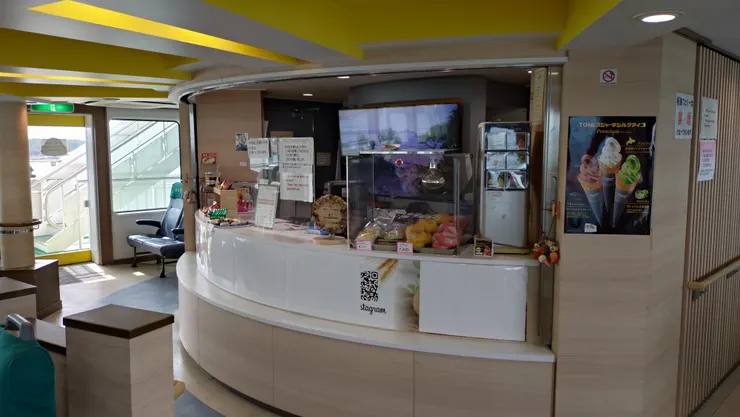 船上設有小食部