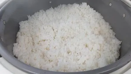 [台北美食]來吃炒米粉喔!!!一口滷肉飯、一口麻婆豆腐飯的火