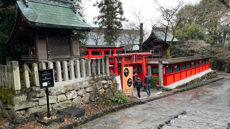 三光稻荷神社就在犬山城下方。