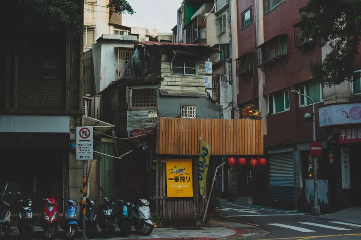 Canon 7D with LEITZ Leica Summicron-R 35mm/F2.0