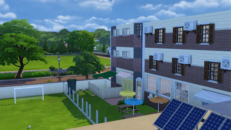 校舍只得三層高，不算很大。