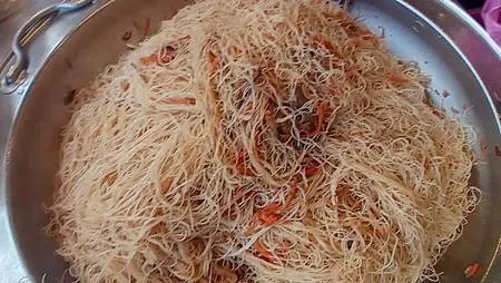 [基隆美食]當天現做現賣的三小姐油飯鍋貼，經營三十年的老店，