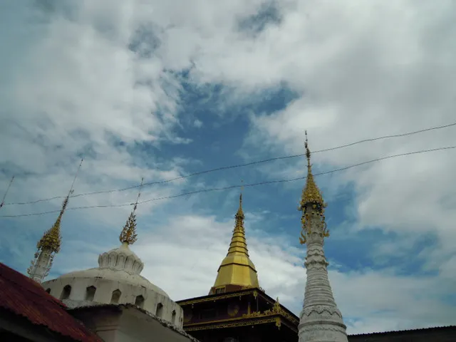 大小佛寺都有的金傘