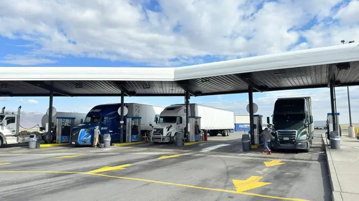 清洗蟲子、擦擦玻璃或把車頭洗得啵亮