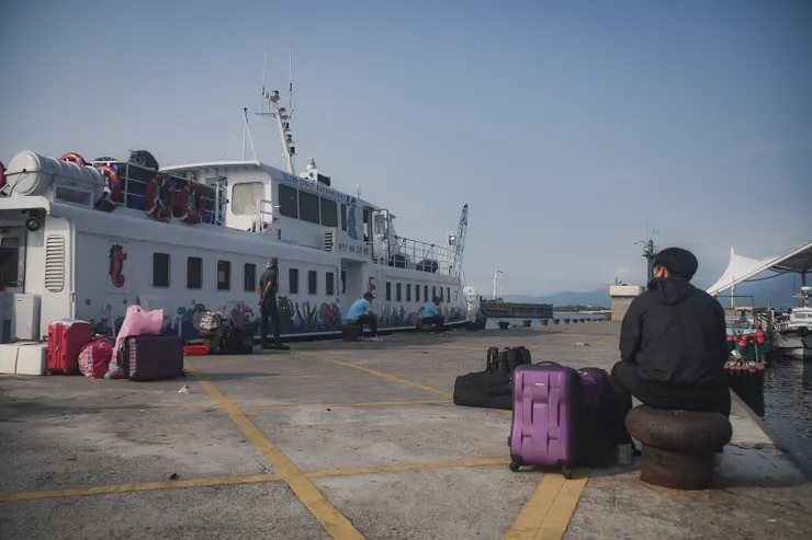 我都是搭船去蘭嶼。