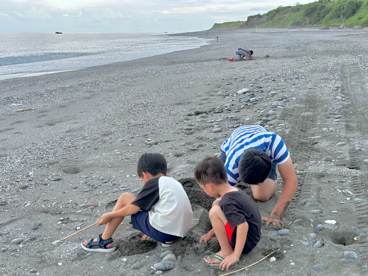 我們在這邊挖,Leo在那邊挖