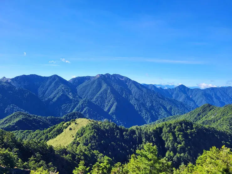 ▲山頂眺望大劍山稜脈