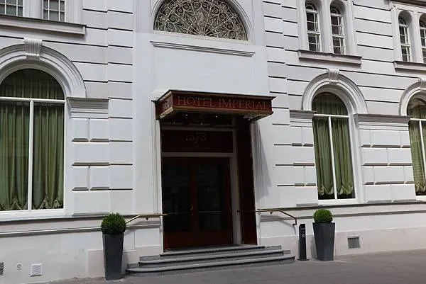 咦咦？五星級的門怎麼那麼小又低調？