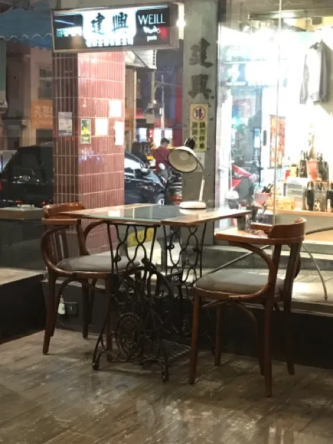 一樓特色座位，擁有大片落地窗景色