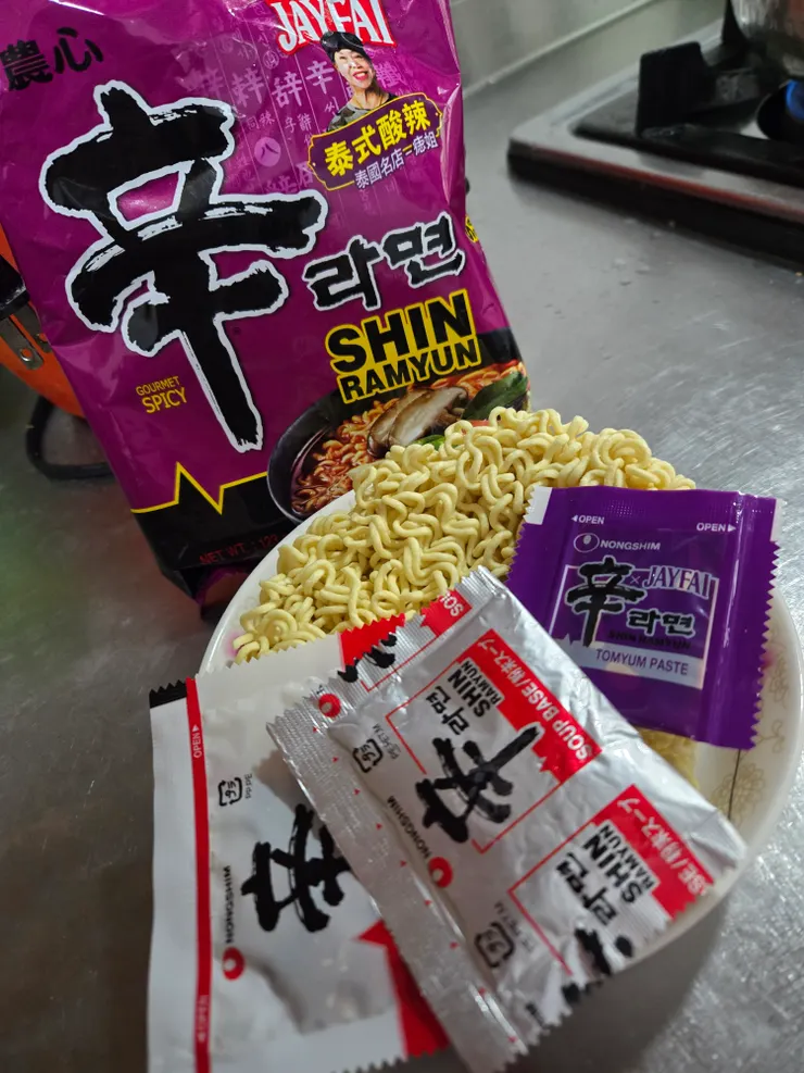 特別的口味是有三個料包的喔!