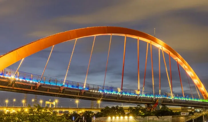 彩虹橋夜景(圖自臺北市政府觀光傳播局網站)