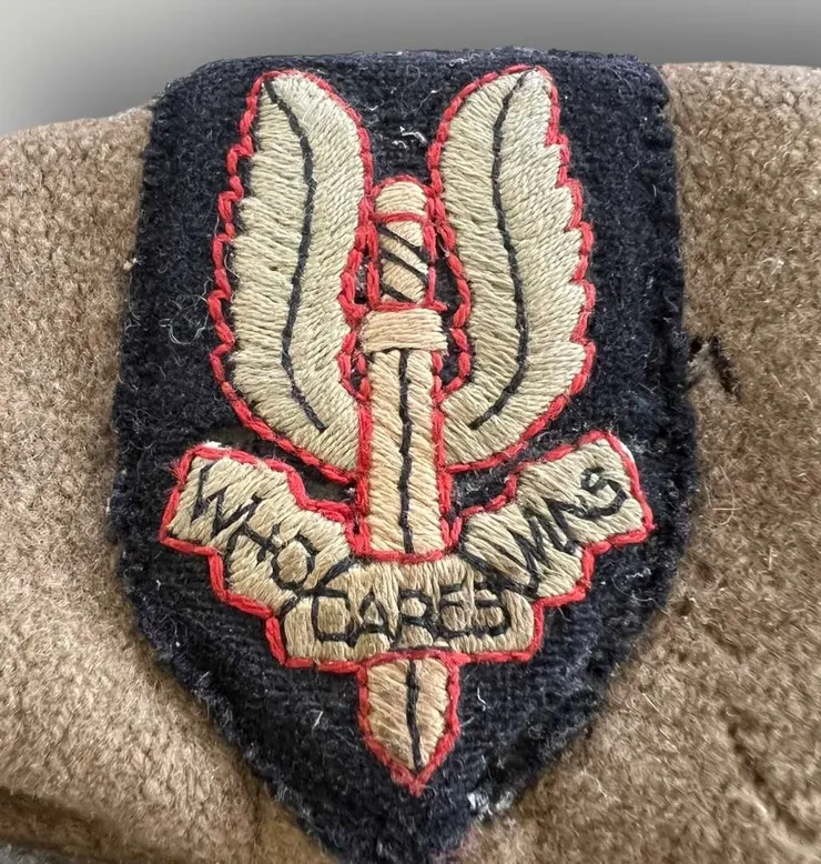SAS 帽徽,1950-60年代。-英國Grenadier Militaria軍事用品店FB。
