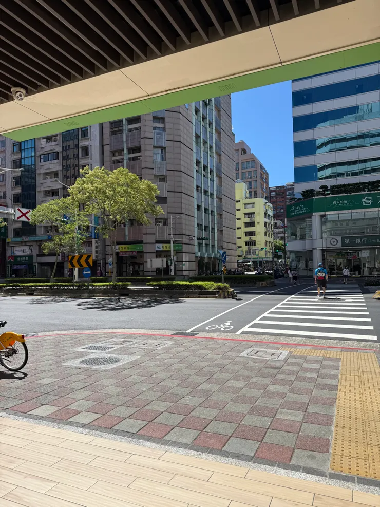 2025/09/25 看完診在外面檢查藥物