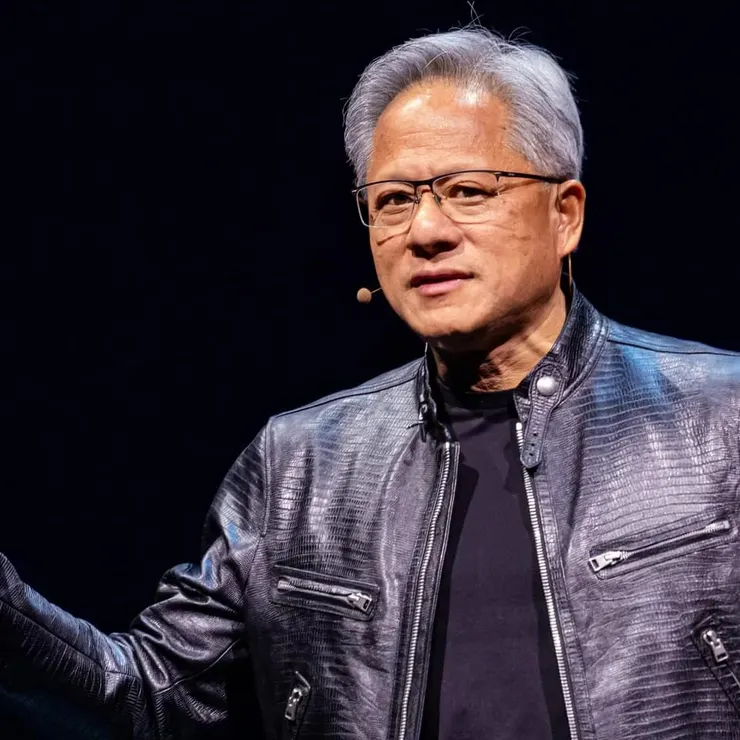 今年則是Tom Ford SS2023男裝系列-蜥蜴壓紋的立領皮衣 (售價高達8990美元,約新台幣29萬元) 一樣是黑皮衣,今年的款式多了些華麗感