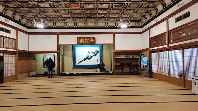 上來便會來到必看的傘松閣