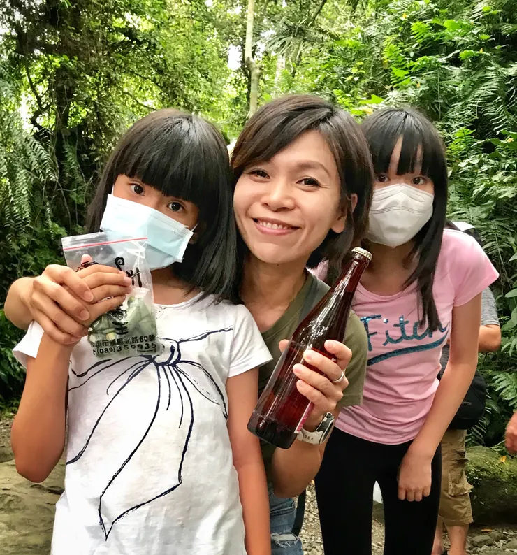 入山前祭祀祖靈的米酒與檳榔