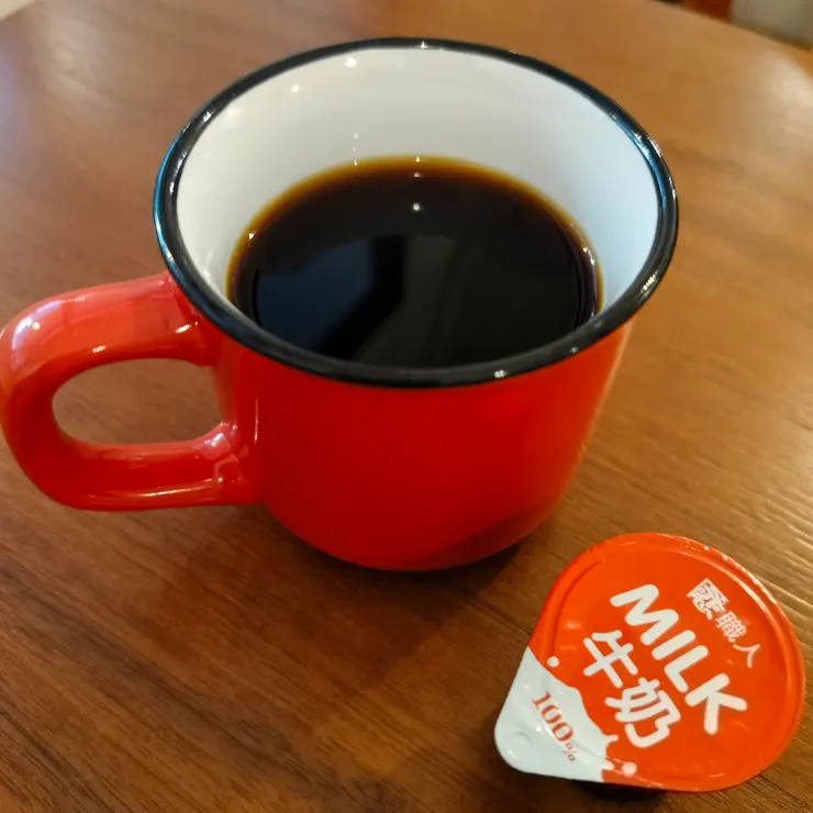 咖啡跟它的好朋友鮮奶球^^