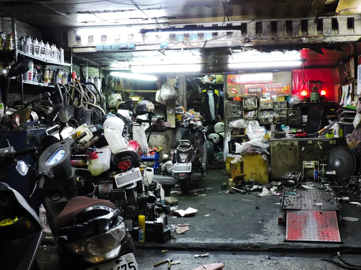 台灣老車攏總來！經驗豐富的正成車業行 - 店家門口