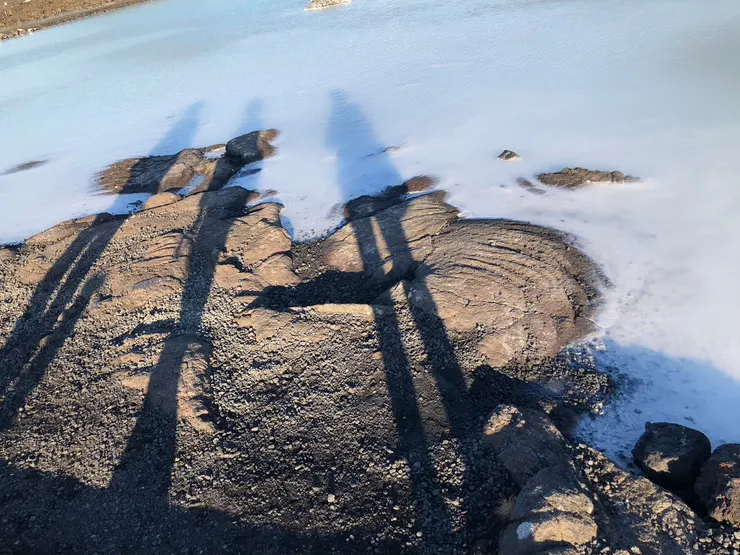 藍湖溫泉外的蓄水池。