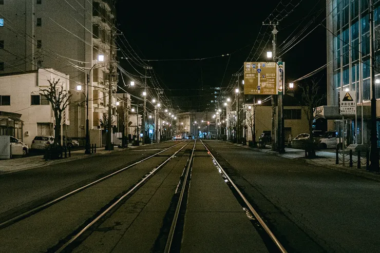 晚上的函館電車軌道